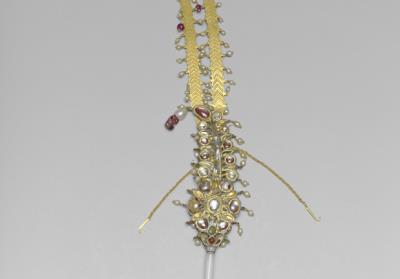 图片[2]-Gold aigrette with pearl and gem inlay. Presented to the Qing court from Kashagar in 1770, Qing dynasty, 18th c., work of the Muslim regions-China Archive